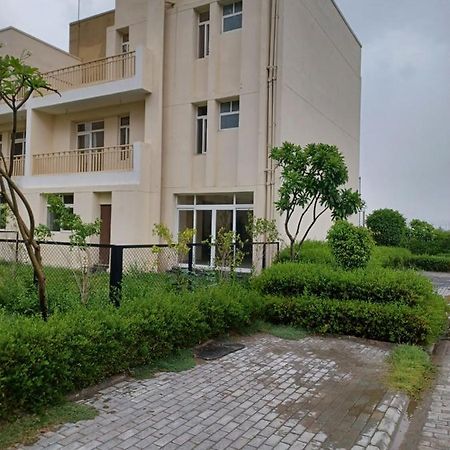 The Villa Гургаон Екстериор снимка